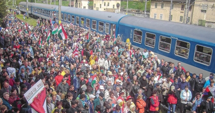 Zarándokvonatokkal a csíksomlyói búcsúra